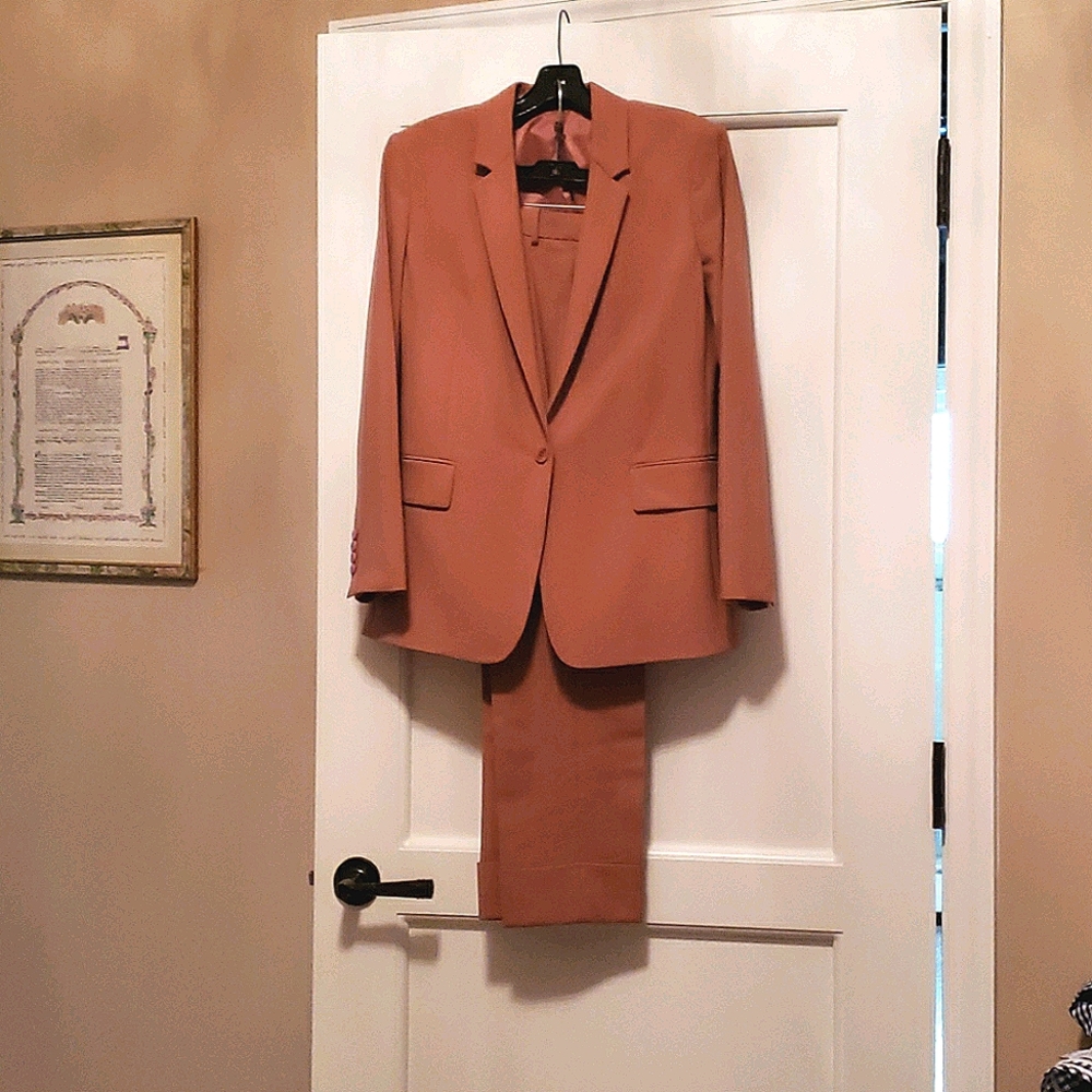 Theory  2 piece suit size 10